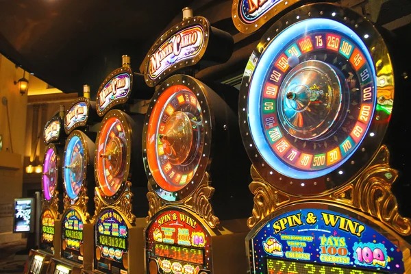 Hand result and payout display on nusacash